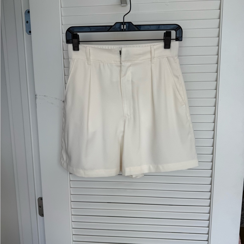 A&F High-Waisted Tailored Shorts, Off-White, Small